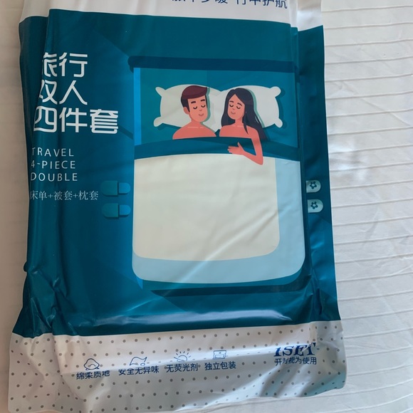 4 Piece disposable travel bedding in original package - Picture 1 of 3
